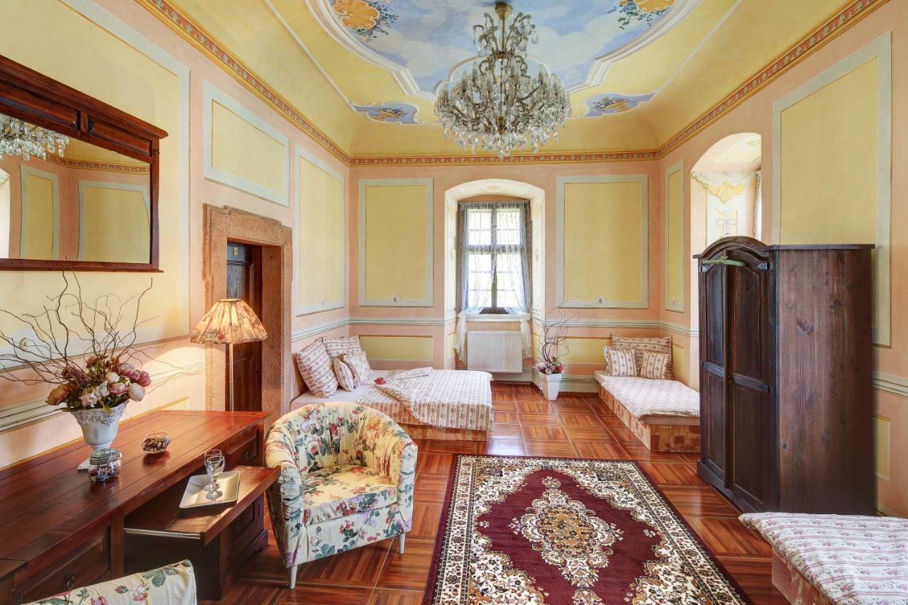 Dum Zameckych Kaplanu Hotel Valec Buitenkant foto