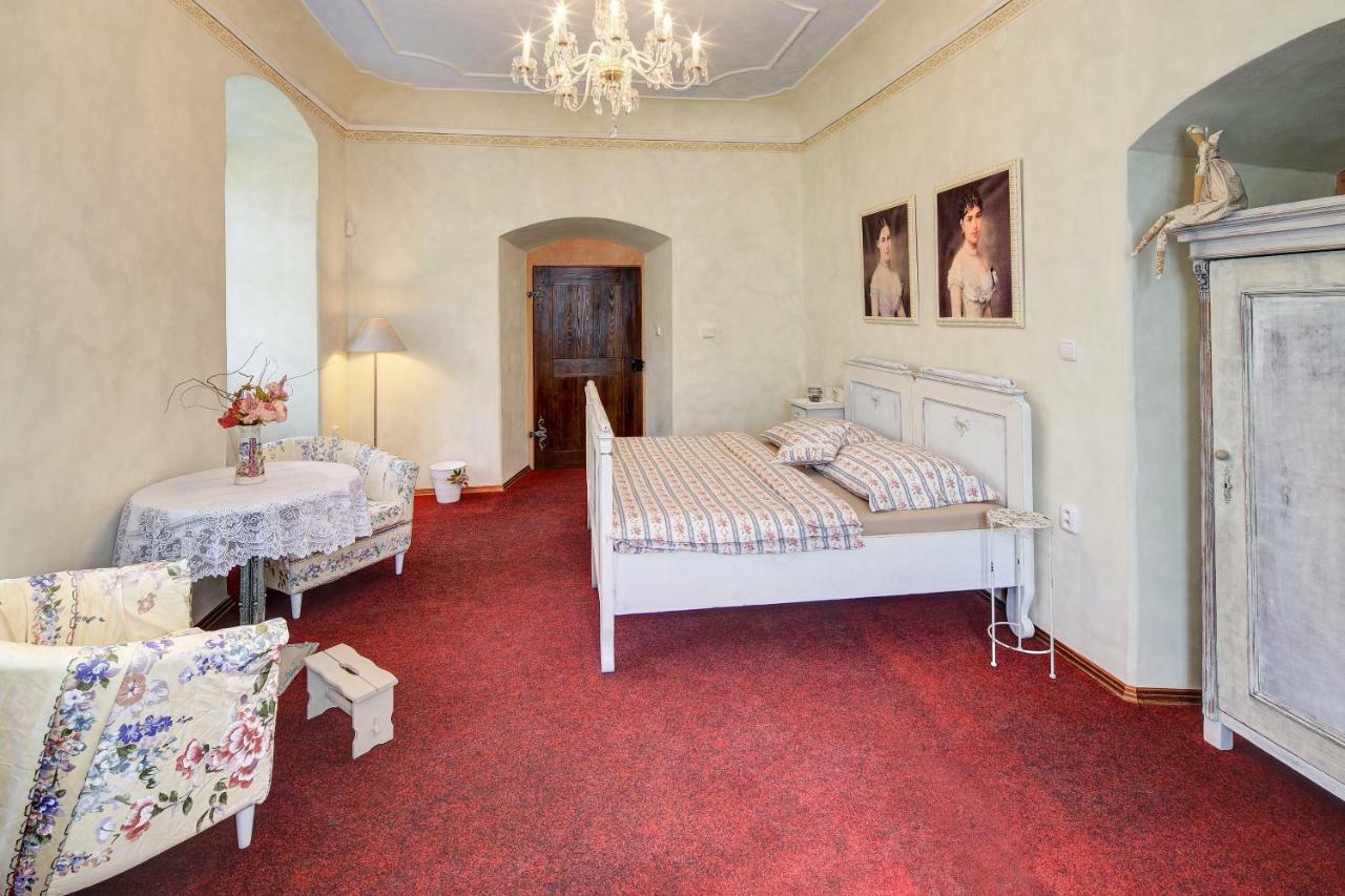 Dum Zameckych Kaplanu Hotel Valec Buitenkant foto