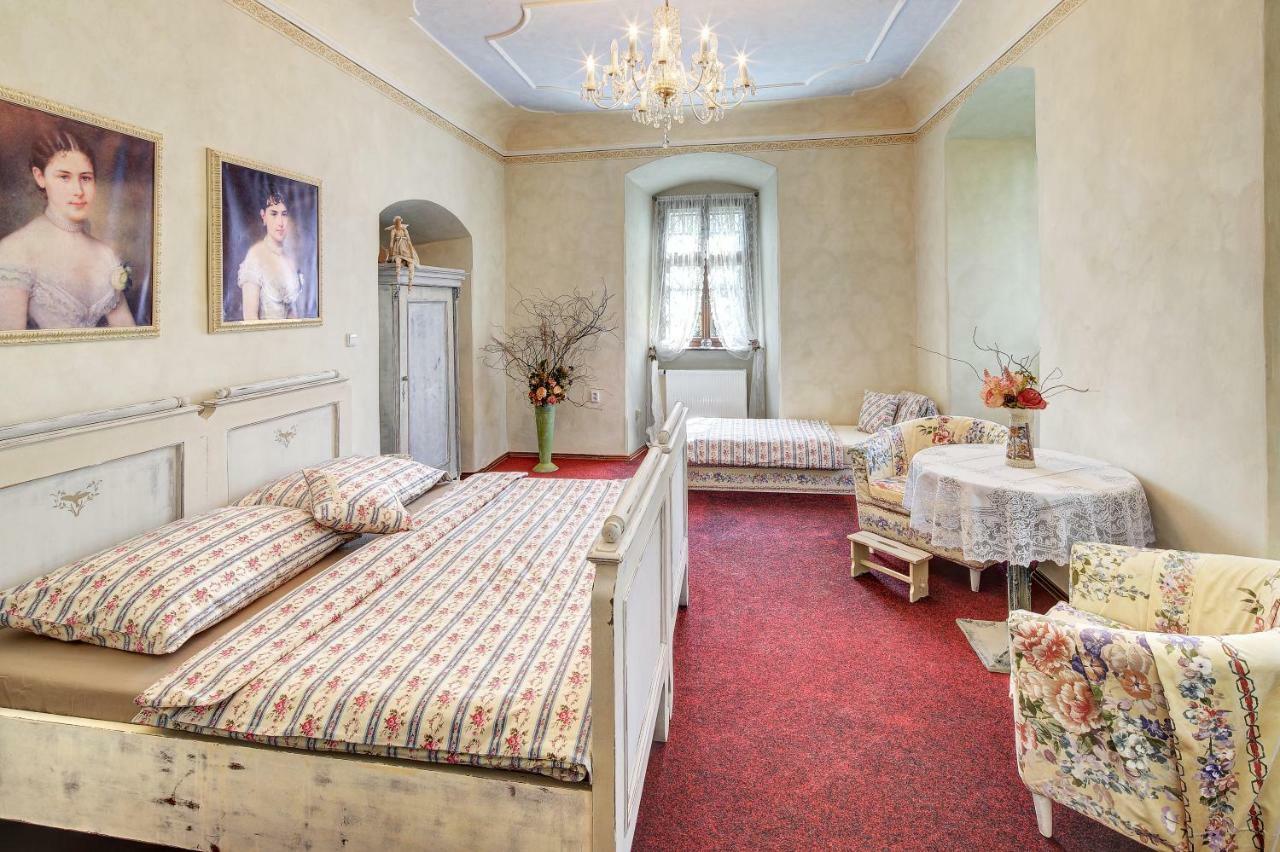 Dum Zameckych Kaplanu Hotel Valec Buitenkant foto