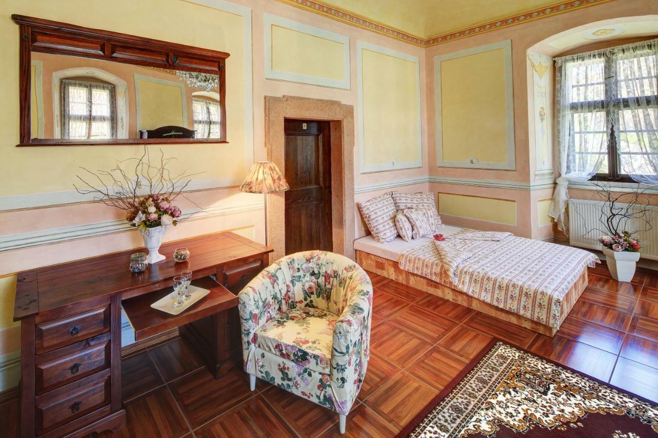 Dum Zameckych Kaplanu Hotel Valec Buitenkant foto