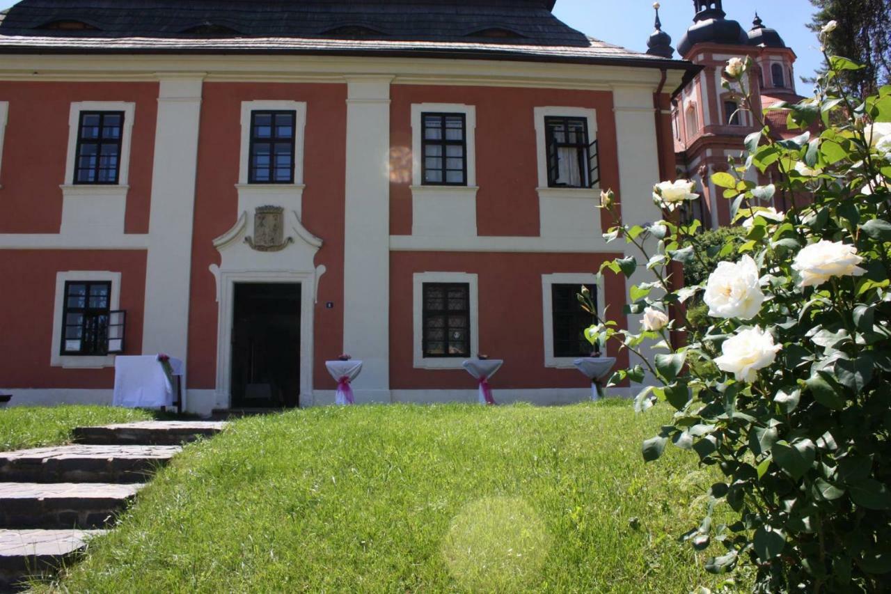 Dum Zameckych Kaplanu Hotel Valec Buitenkant foto