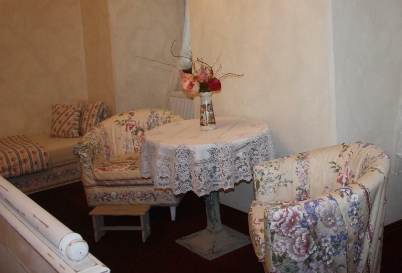 Dum Zameckych Kaplanu Hotel Valec Buitenkant foto